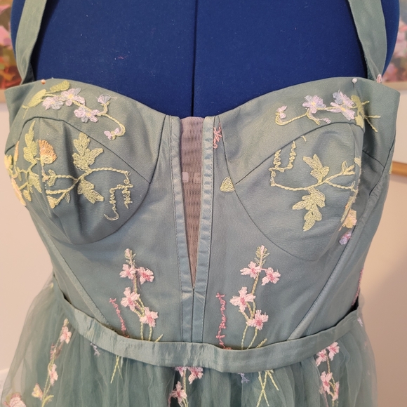 Floral Embroidered Tulle Dress Size 22 - Picture 4 of 5